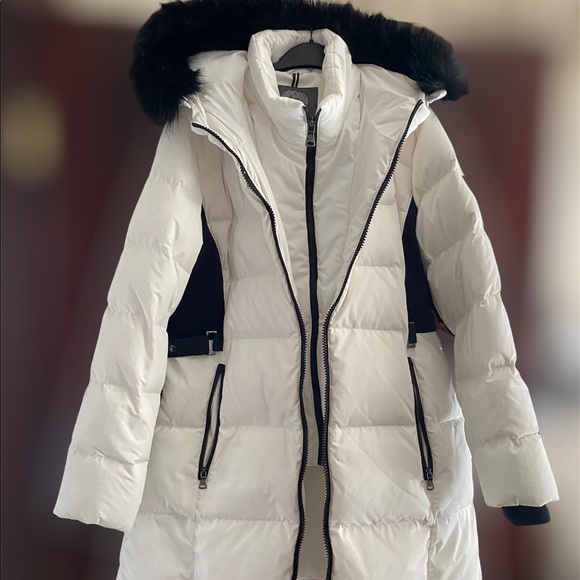 White womens parka - Picture 3 of 4